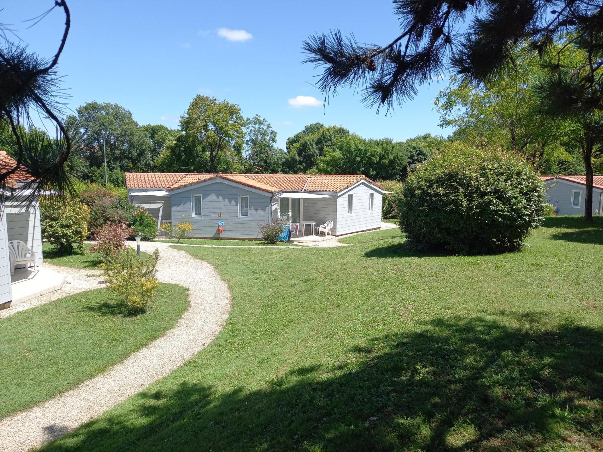 Ferienhaus Le Hameau De Saintonge *